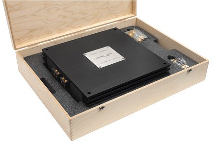 Автомобильный усилитель звука Brax Matrix X4 Black