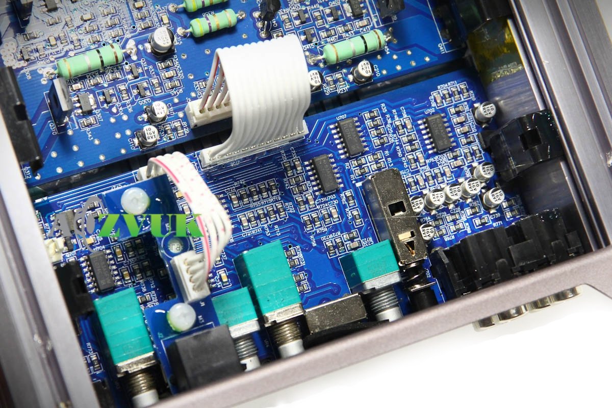 Автомобильный усилитель звука Gladen Audio RC105c4
